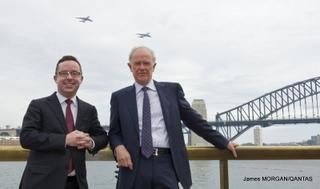 Le CEO de Qantas, Alan Joyce et le Président d’Emirates Tim Clark sur fond de Harbour