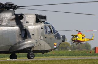 Seaking Mk41 avec à l’arrière plan le Bell 412 néerlandais